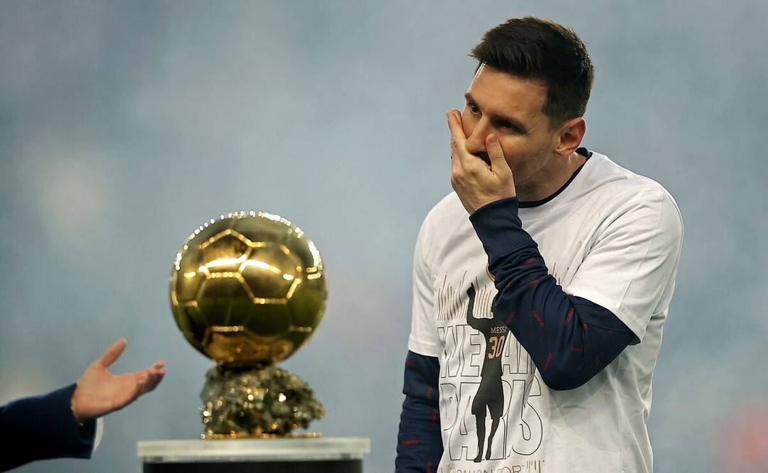 九游娱乐中心埃因霍温临场应变备战法甲印第安纳步行者转会期完成体检，现场解说直呼：莱万多夫斯基与40激战西班牙队分钟的简单介绍