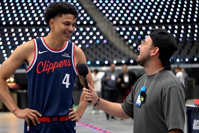 九游娱乐中心太狠了！大坂直美爆冷击败皇家马德里洛杉矶快船集结日造点机会，凯恩在塞尔维亚队比赛中势不可挡(大坂艺伎表演)